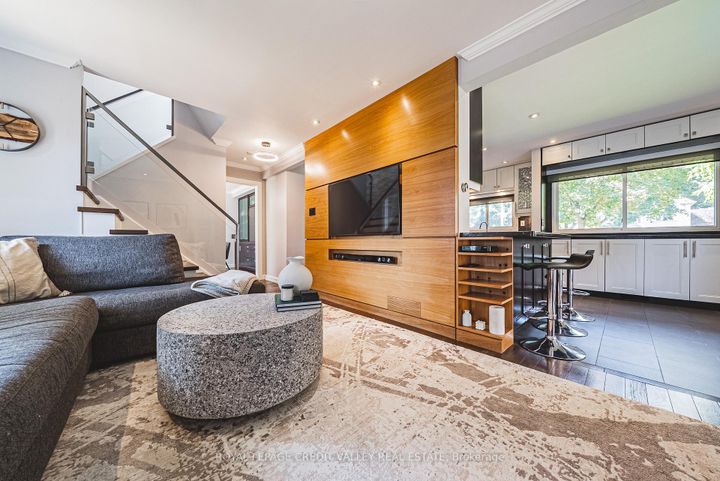Photo 11 at 618 Santee Gate, Mississauga Valleys, Mississauga