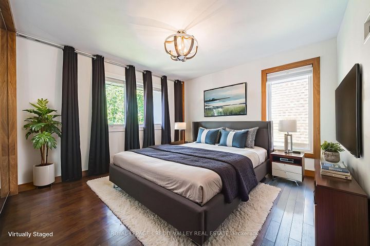 Photo 21 at 618 Santee Gate, Mississauga Valleys, Mississauga