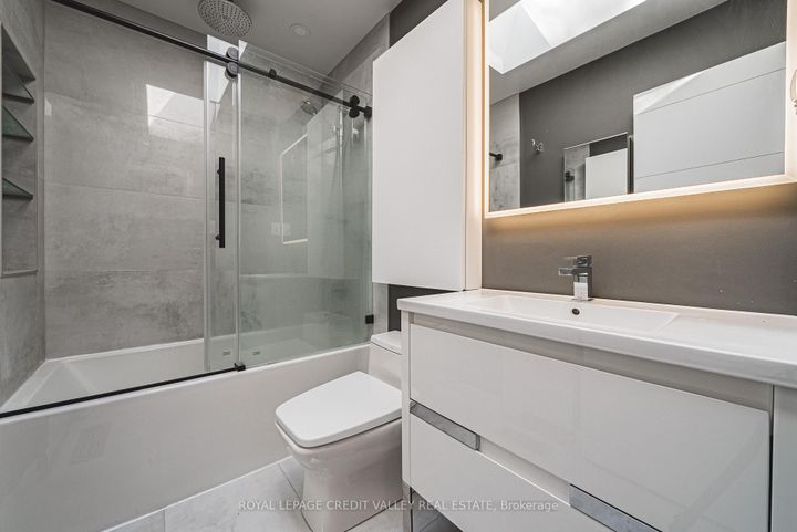 Photo 22 at 618 Santee Gate, Mississauga Valleys, Mississauga