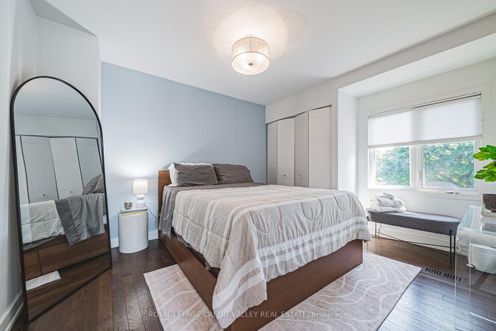 Photo 23 at 618 Santee Gate, Mississauga Valleys, Mississauga