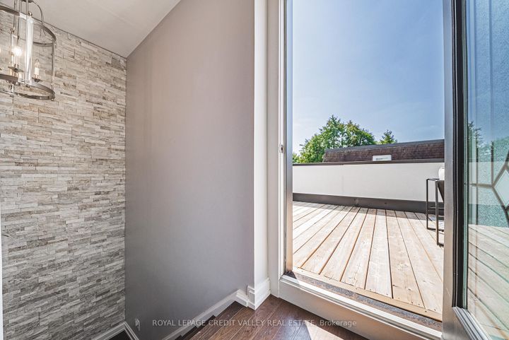 Photo 25 at 618 Santee Gate, Mississauga Valleys, Mississauga
