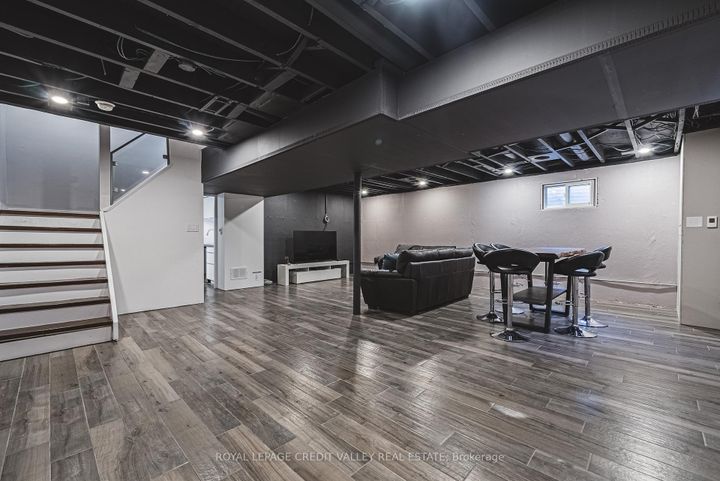 Photo 31 at 618 Santee Gate, Mississauga Valleys, Mississauga