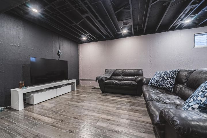 Photo 32 at 618 Santee Gate, Mississauga Valleys, Mississauga
