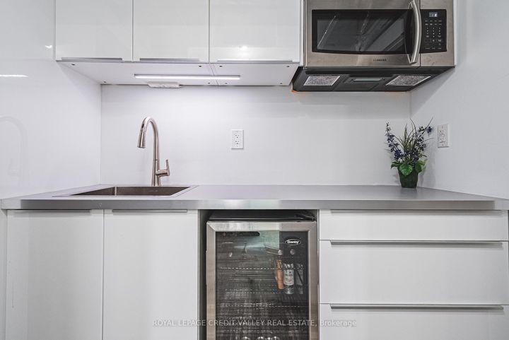 Photo 33 at 618 Santee Gate, Mississauga Valleys, Mississauga