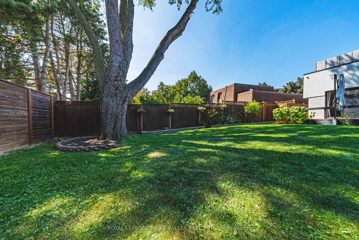 Photo 41 at 618 Santee Gate, Mississauga Valleys, Mississauga