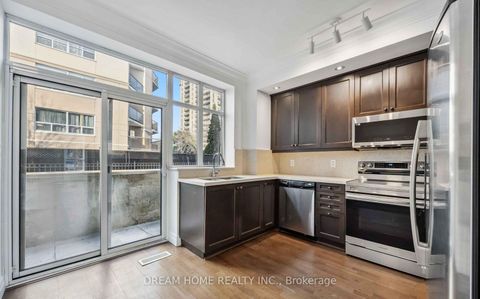 Photo 4 at 934 Mount Pleasant Road, Mount Pleasant West, Toronto