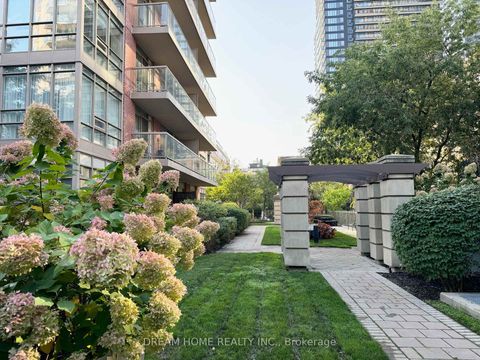 Photo 29 at 934 Mount Pleasant Road, Mount Pleasant West, Toronto