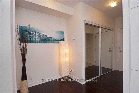 Photo 3 at 5707 - 12 York Street, Waterfront Communities C1, Toronto
