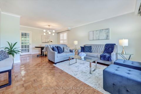 Photo 2 at 237 Blake Avenue, Newtonbrook West, Toronto