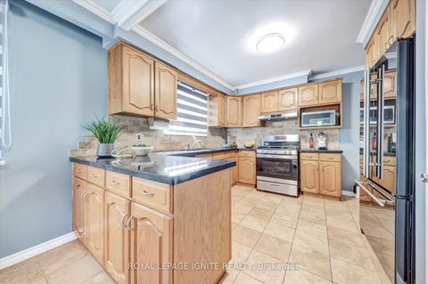 Photo 8 at 237 Blake Avenue, Newtonbrook West, Toronto