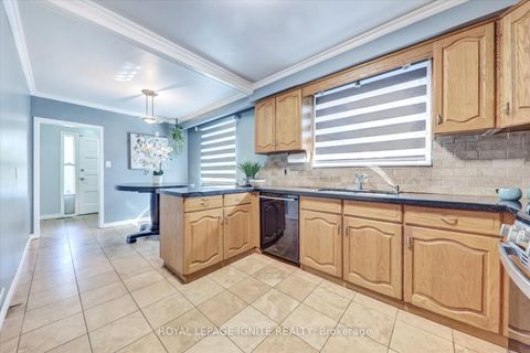 Photo 10 at 237 Blake Avenue, Newtonbrook West, Toronto