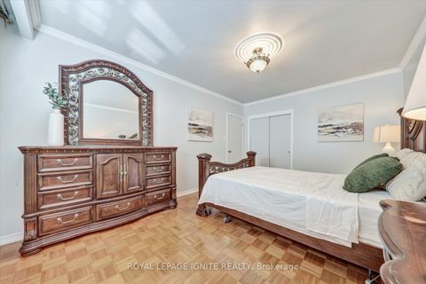 Photo 13 at 237 Blake Avenue, Newtonbrook West, Toronto