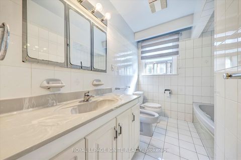 Photo 14 at 237 Blake Avenue, Newtonbrook West, Toronto