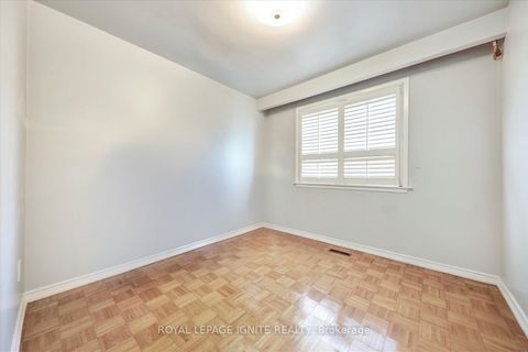 Photo 15 at 237 Blake Avenue, Newtonbrook West, Toronto