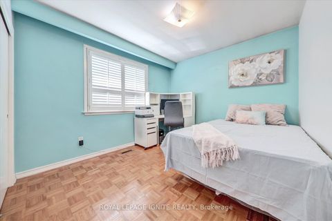 Photo 16 at 237 Blake Avenue, Newtonbrook West, Toronto