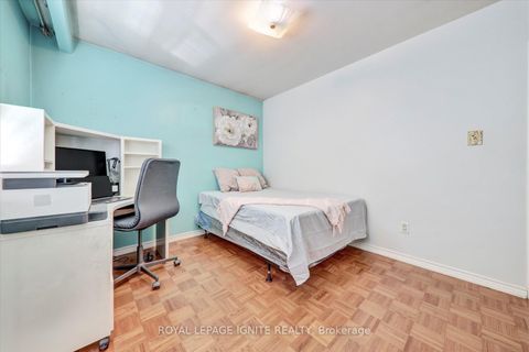 Photo 17 at 237 Blake Avenue, Newtonbrook West, Toronto