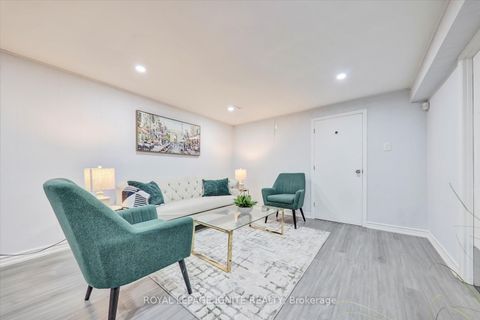 Photo 25 at 237 Blake Avenue, Newtonbrook West, Toronto