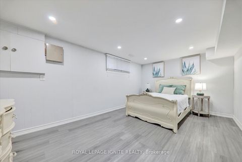 Photo 27 at 237 Blake Avenue, Newtonbrook West, Toronto