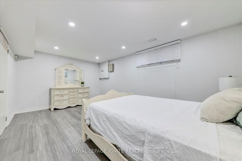 Photo 28 at 237 Blake Avenue, Newtonbrook West, Toronto
