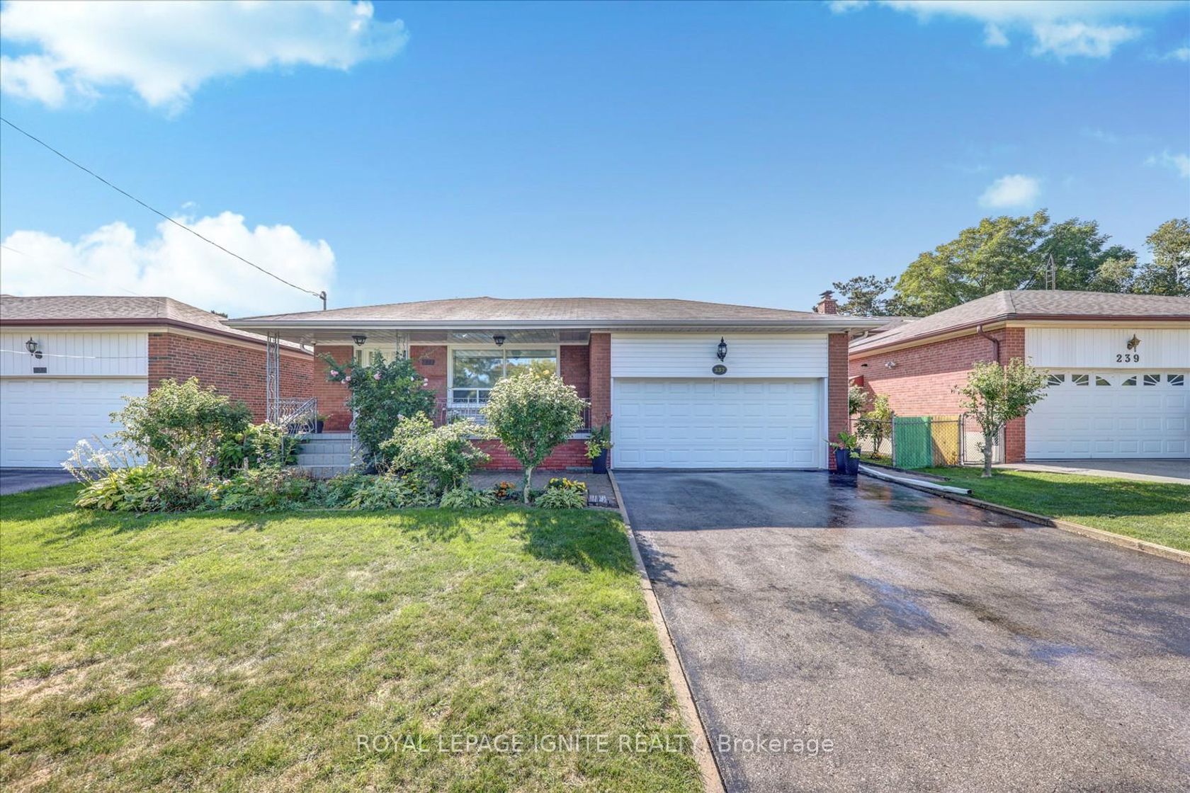 237 Blake Avenue, Newtonbrook West, Toronto 