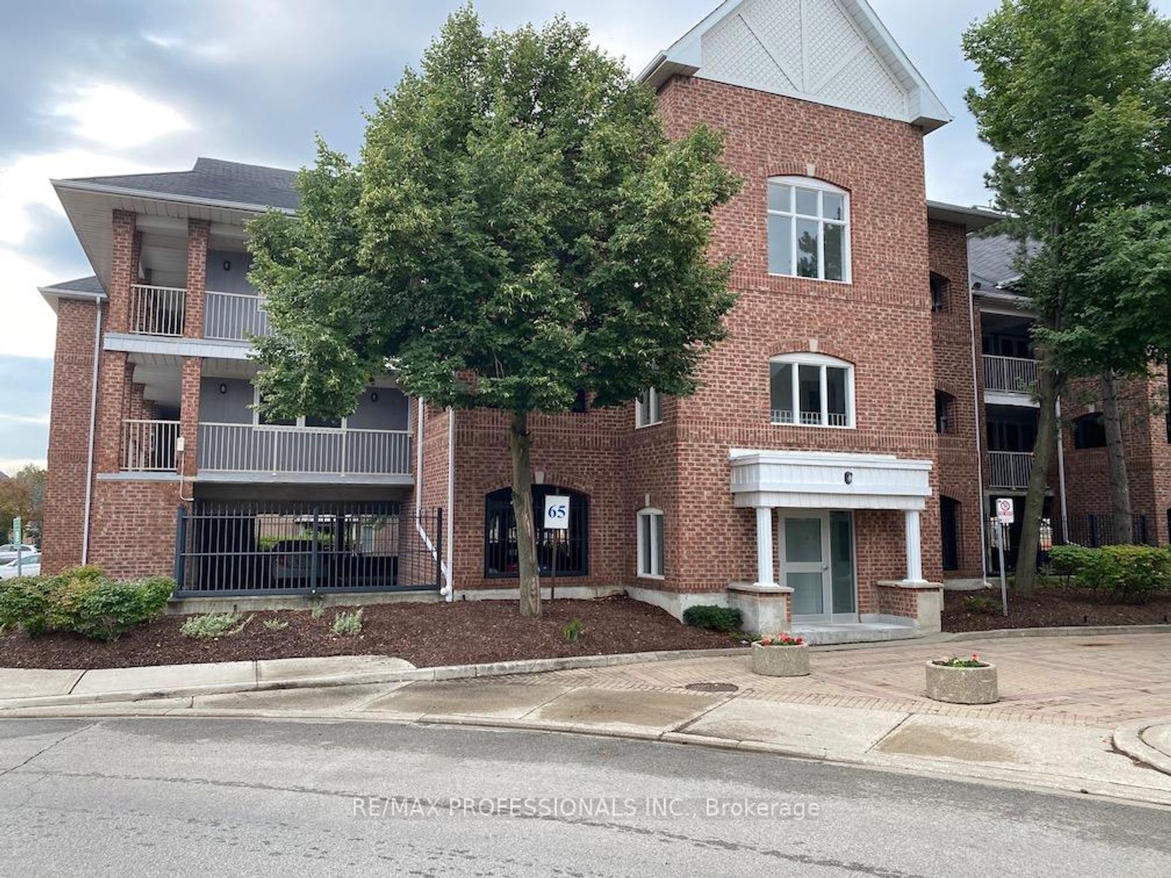 216 - 65 Bristol Road, Hurontario, Mississauga 