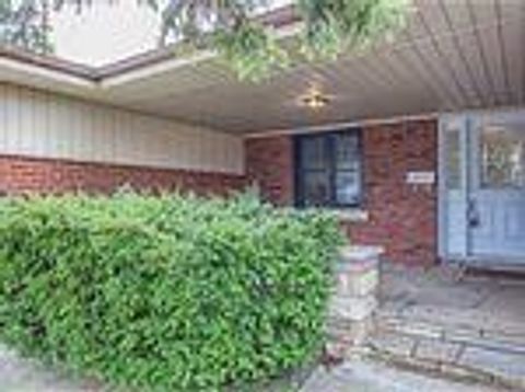 Photo 2 at 33 Farmcrest Drive, Sullivan, Toronto