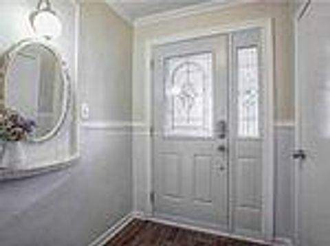 Photo 3 at 33 Farmcrest Drive, Sullivan, Toronto