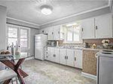 Photo 7 at 33 Farmcrest Drive, Sullivan, Toronto