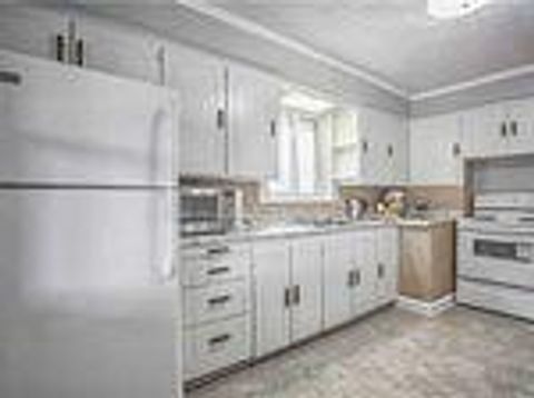 Photo 8 at 33 Farmcrest Drive, Sullivan, Toronto
