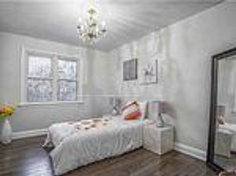 Photo 10 at 33 Farmcrest Drive, Sullivan, Toronto