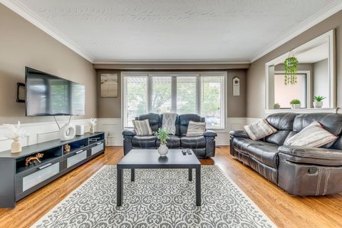 Photo 2 at 44 Arkley Crescent, Richview, Toronto
