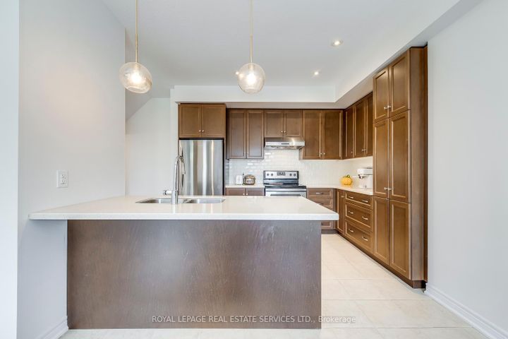 Photo 11 at 383 Grantham Common, JM Joshua Meadows, Oakville