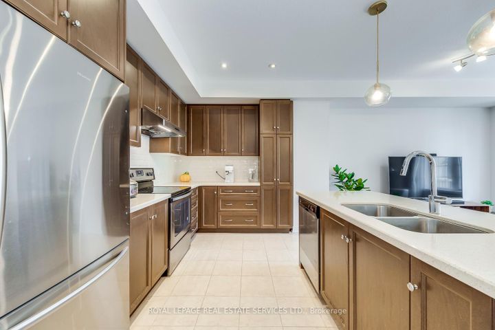 Photo 14 at 383 Grantham Common, JM Joshua Meadows, Oakville