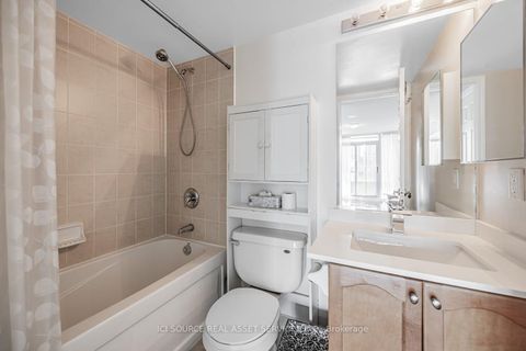 Photo 11 at 808 - 51 Lower Simcoe Street, Waterfront Communities C1, Toronto