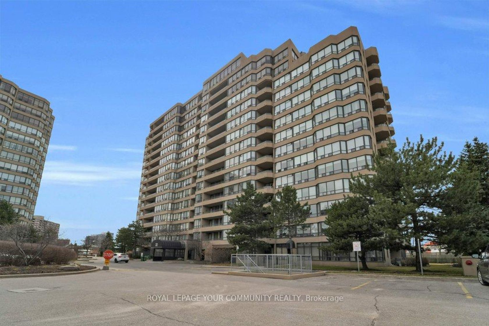 1404 - 22 Clarissa Drive, Harding, Richmond Hill photo number 2 1404 - 22 Clarissa Drive, Harding, Richmond Hill photo number 2