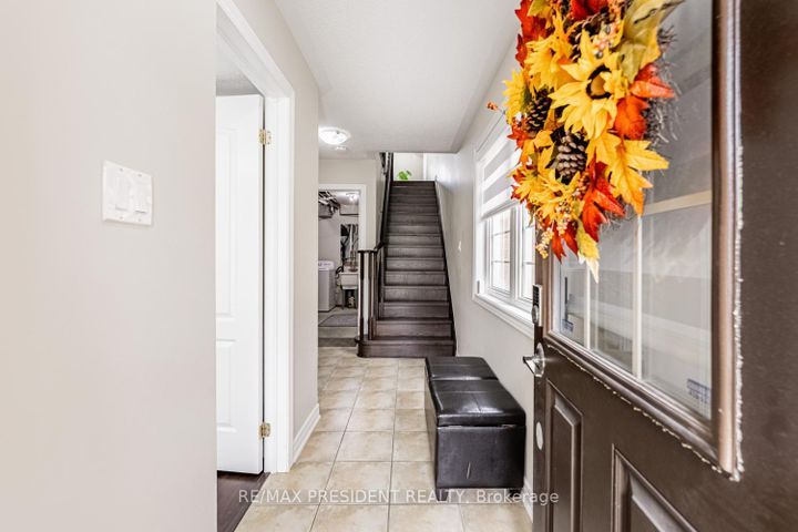 Photo 2 at 10 Shiraz Drive, Wellington, Brampton
