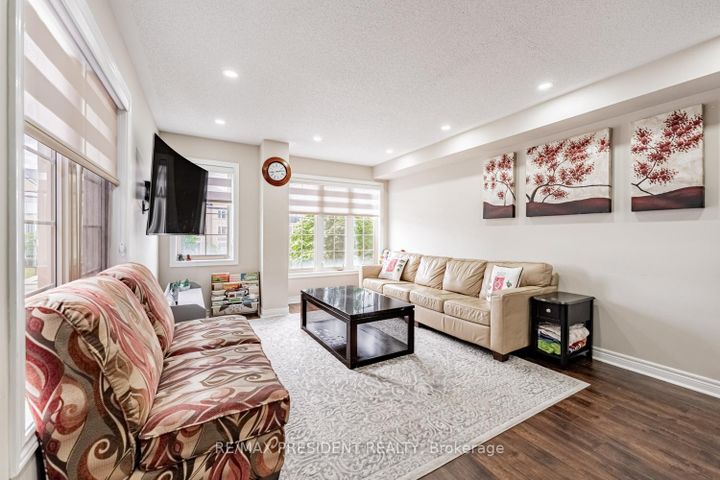 Photo 3 at 10 Shiraz Drive, Wellington, Brampton