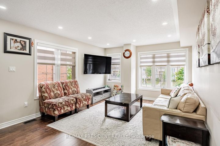 Photo 6 at 10 Shiraz Drive, Wellington, Brampton