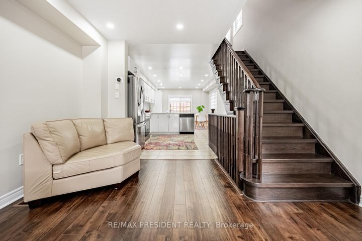 Photo 8 at 10 Shiraz Drive, Wellington, Brampton