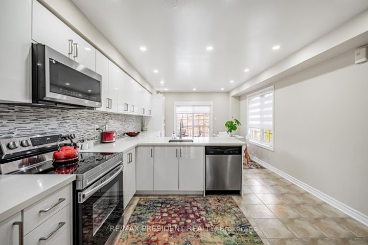Photo 11 at 10 Shiraz Drive, Wellington, Brampton