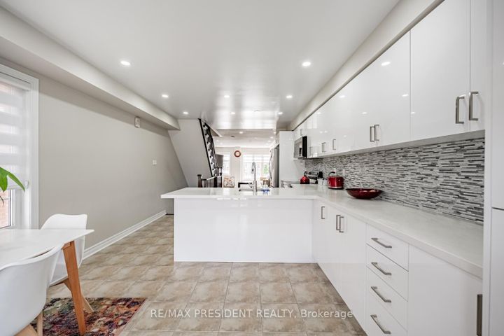 Photo 12 at 10 Shiraz Drive, Wellington, Brampton