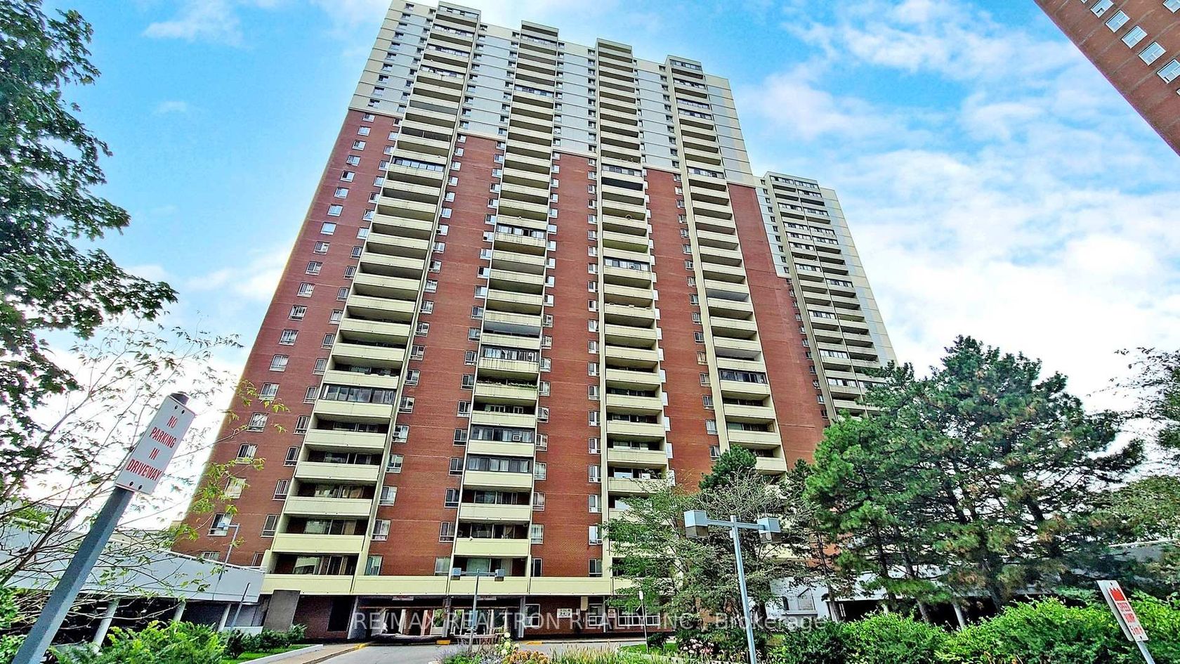 1506 - 1 Massey Square, Crescent Town, Toronto 