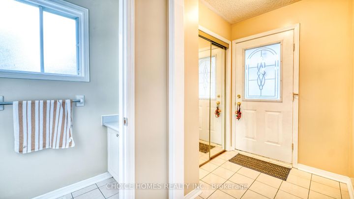 Photo 5 at 5551 Cosmic Crescent, Hurontario, Mississauga