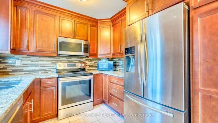 Photo 9 at 5551 Cosmic Crescent, Hurontario, Mississauga