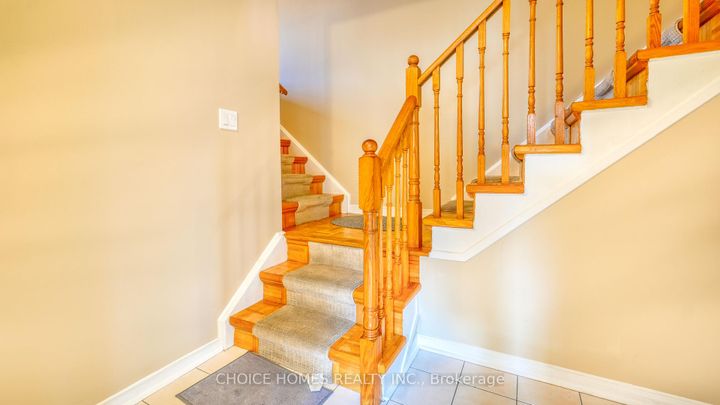 Photo 11 at 5551 Cosmic Crescent, Hurontario, Mississauga