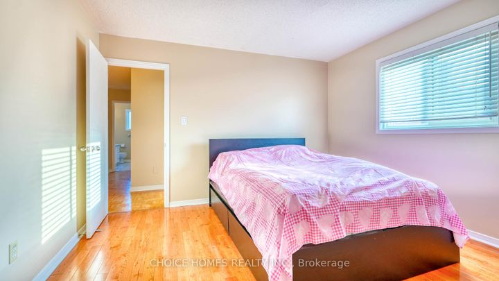 Photo 13 at 5551 Cosmic Crescent, Hurontario, Mississauga