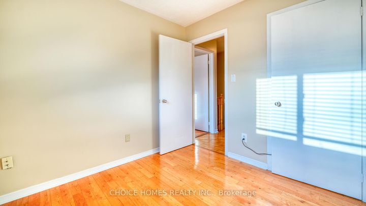 Photo 16 at 5551 Cosmic Crescent, Hurontario, Mississauga