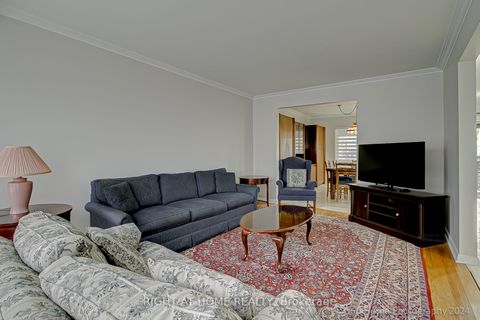 Photo 3 at 19 Martini Drive, Amesbury, Toronto