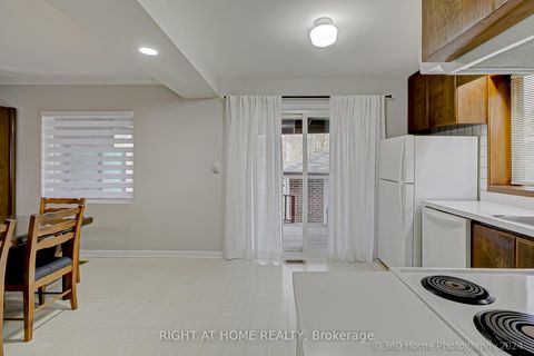 Photo 10 at 19 Martini Drive, Amesbury, Toronto
