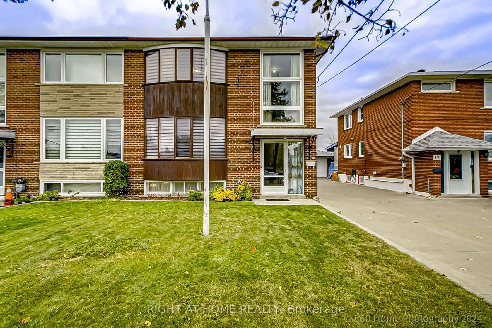 19 Martini Drive, Amesbury, Toronto 